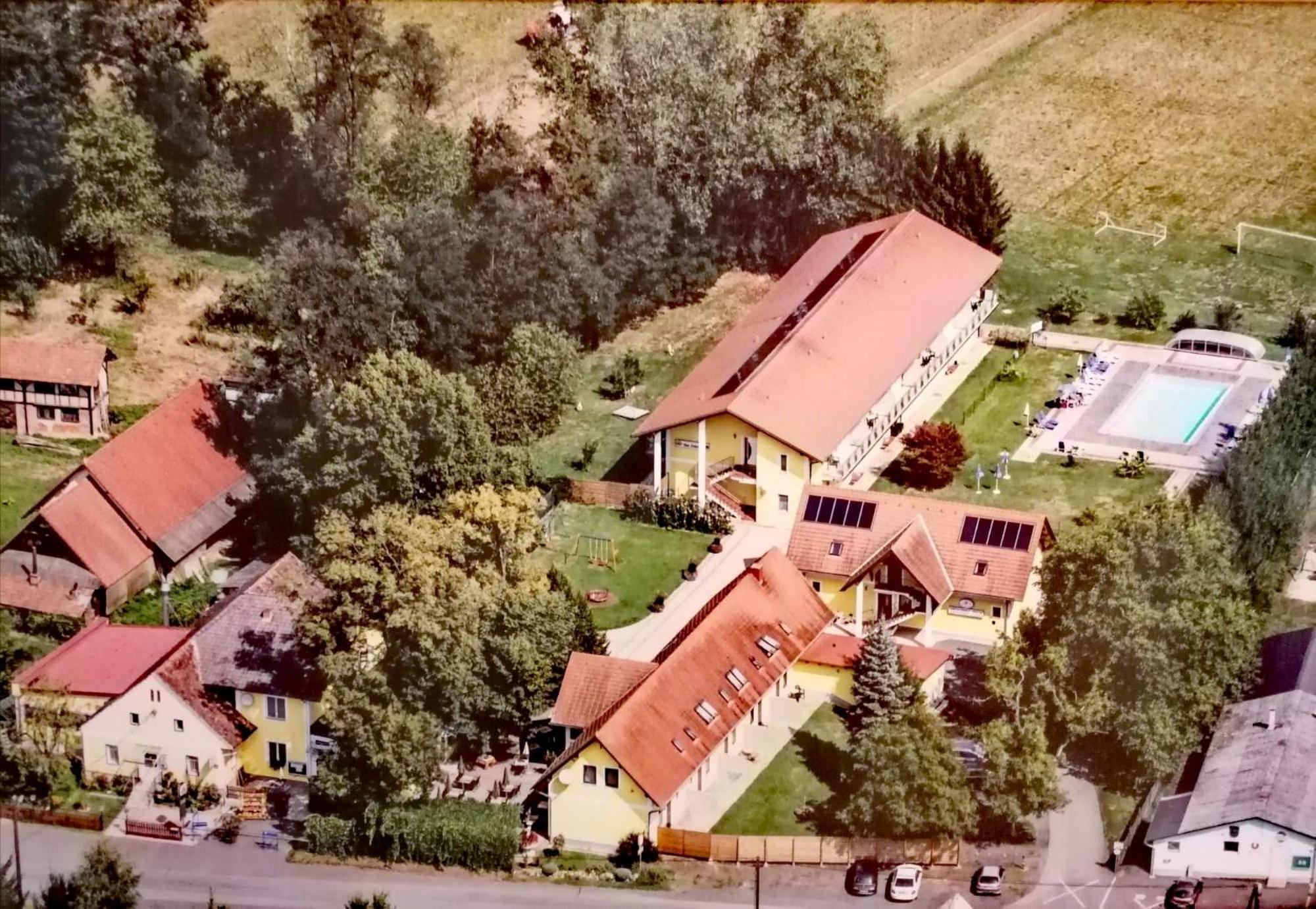 Gasthof Zum Lindenhof Bad Radkersburg Exterior photo